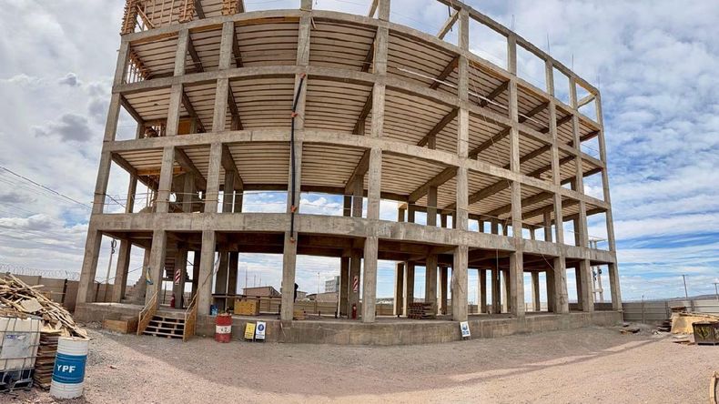 La obra de cinco niveles de la mutual de los obreros de la construcción en Añelo.&nbsp;