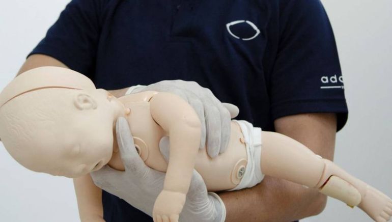 Los policías apelaron a la maniobra de Heimlich. Los policías apelaron a la maniobra de Heimlich.