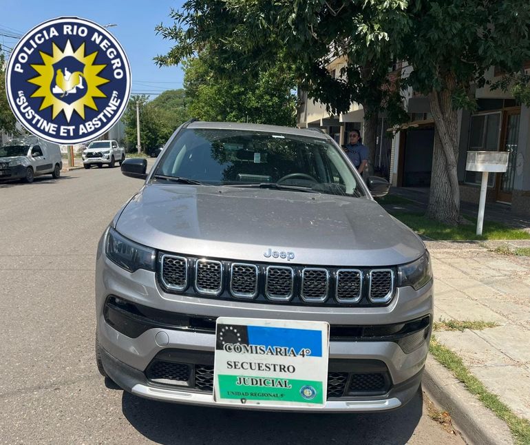 El Jeep había sido robado en Neuquén y tendía pedido de secuestro activo. Fue recuperado y entregado a sus propietarios.