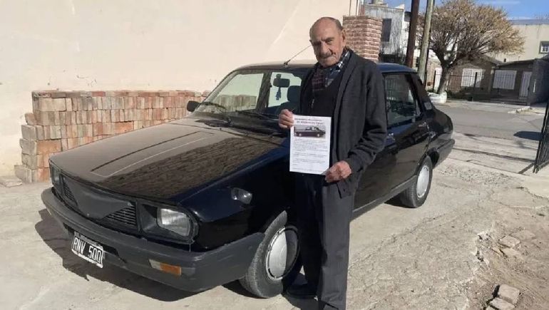 Un abuelo decidió regalarle el auto de toda su vida a la nieta.