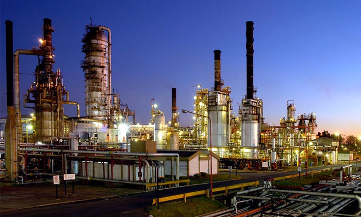 El Gobierno le pidió a las refinerías que produzcan al 100%