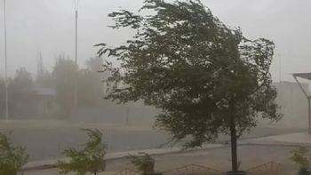 El SMN elevó un alerta meteorológico por fuertes vientos y tomentas.