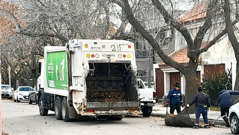 Un hombre atacó a los recolectores del municipio de Cipolletti. El insólito hecho ocurrió en el barrio Almirante Brown.&nbsp;