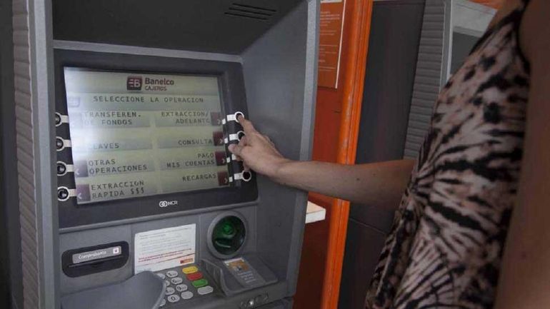 Cerró su cuenta, pagó y la calificaron como deudora.