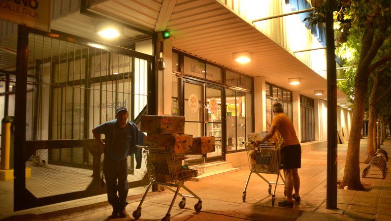 Amenazan con paro en los supermercados locales