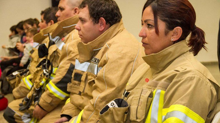 Bomberos invirtió  $1,9 millones en cascos de seguridad