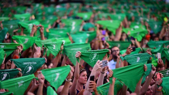 Se reglamentó la legalización del aborto y la ley de los mil días