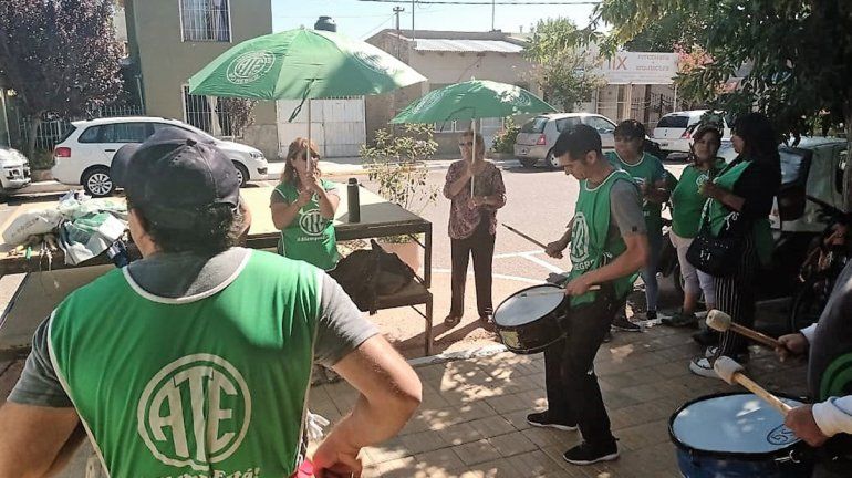 ATE protestó en Fernández Oro contra los despidos