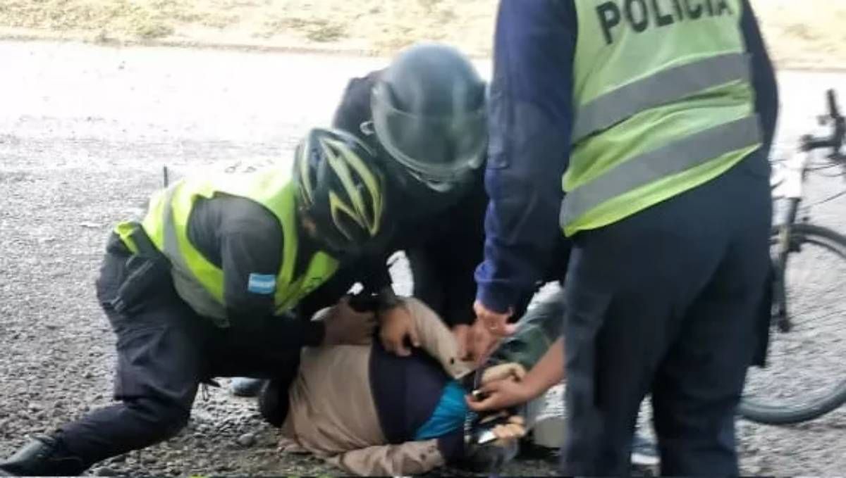 Denunció a la policía por persecución contra sus hijos.&nbsp;