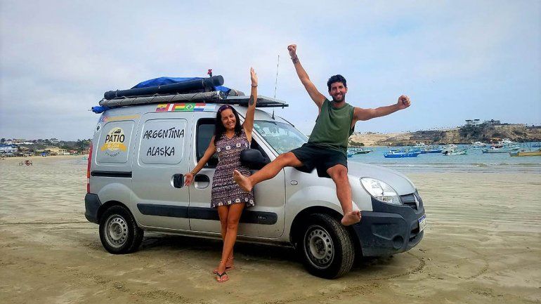 Ale y Nacho en Montañita, Ecuador.