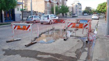 El pozo no quedó nivelado y además ahora está inundado.