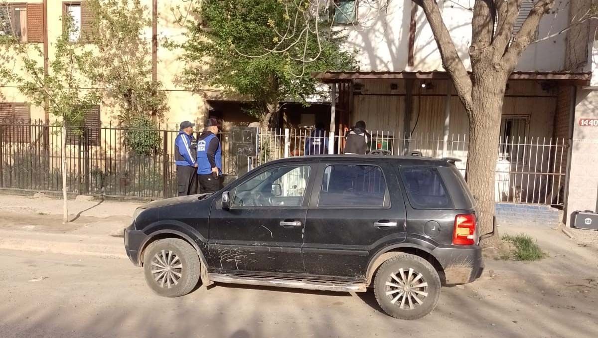 Hallaron en Cipolletti el auto con el que escaparon los prófugos 