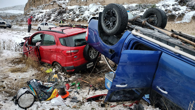 Destrucción y susto: violento choque frontal en la Ruta 234