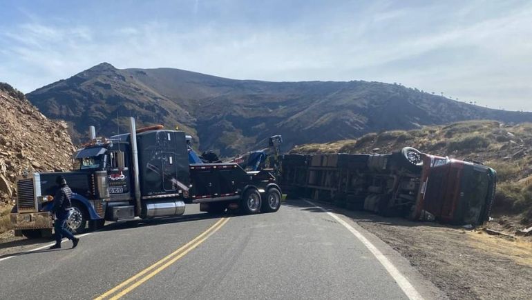 Las 20 toneladas de salmón volvieron a Chile y el camión fue removido cerca de Pino Hachado
