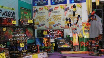 sin petardos, cayo el interes por vender pirotecnia