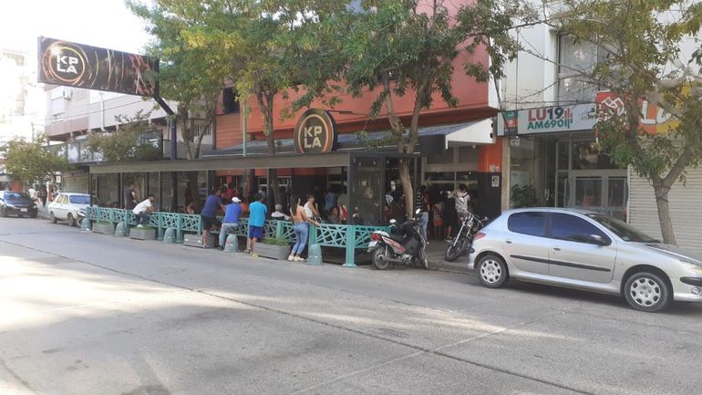 En ocho fotos: así se vivió el River-Boca en un bar de Cipolletti