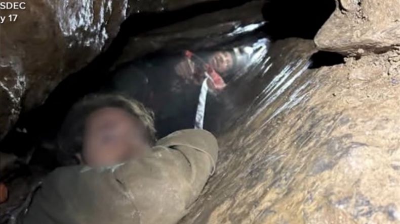 El rescatista que asistió al hombre describió que había quedado atrapado de una manera inusual en la cueva. | LMCipolletti.com El rescatista que asistió al hombre describió que había quedado atrapado de una manera inusual en la cueva.