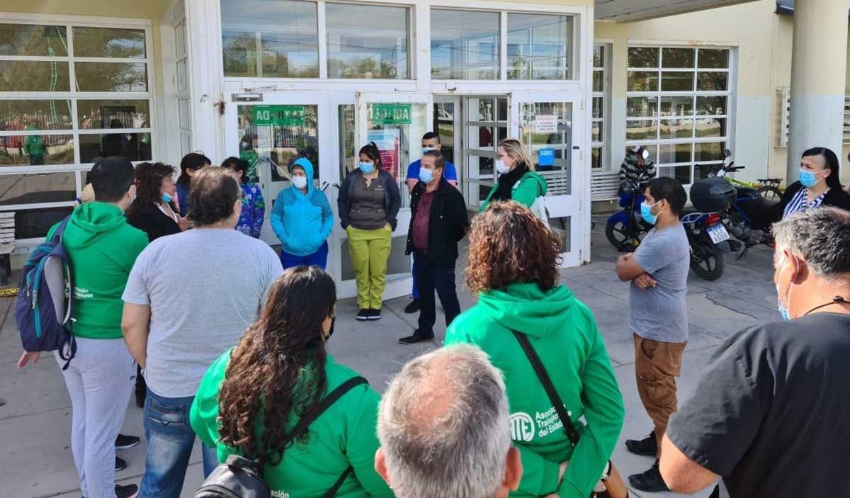 Hospital: enfermeros profundizarán su lucha por más camilleros