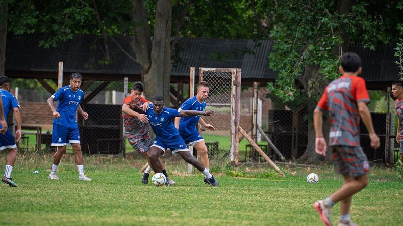 Deportivo Rincón enfrentó al Deportivo Roca el sábado por la mañana. | LMCipolletti.com Deportivo Rincón enfrentó al Deportivo Roca el sábado por la mañana.
