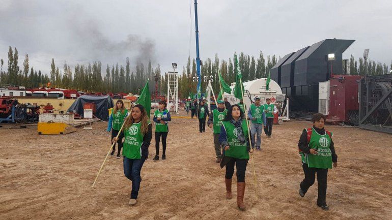 ATE bloquea los pozos petroleros de YPF en Allen