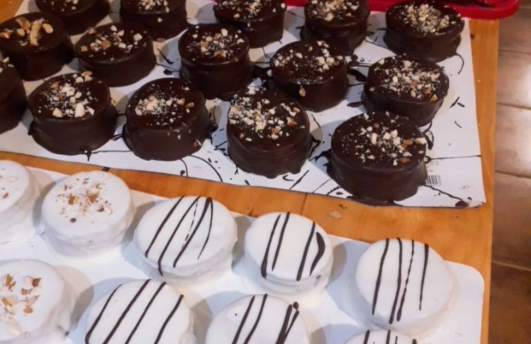 Los de Brownie, negro y blanco son los preferidos de sus clientes.