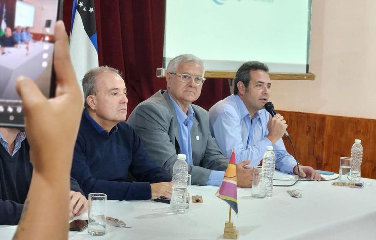 El Vicegobernador de la provincia encabezó el encuentro junto a ministros y directores de Río Negro. El Vicegobernador de la provincia encabezó el encuentro junto a ministros y directores de Río Negro.