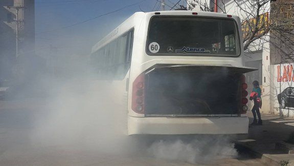 Cinco Saltos: explotó el motor de un colectivo Pehuenche 