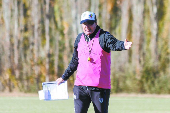 Raggio no quiere perder el trabajo de campo. Aunque lo tenga que hacer en grupos