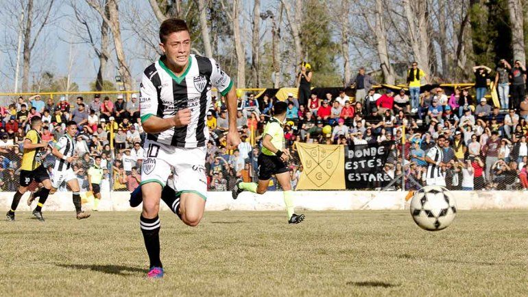 Emanuel Morales viene pidiendo pista desde la Liga Confluencia.