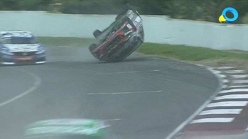 Vuelco y palo tremendo en la final de la Clase 3 del Turismo Nacional