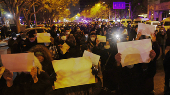 historica protesta en china en repudio a las excesivas restricciones anticovid