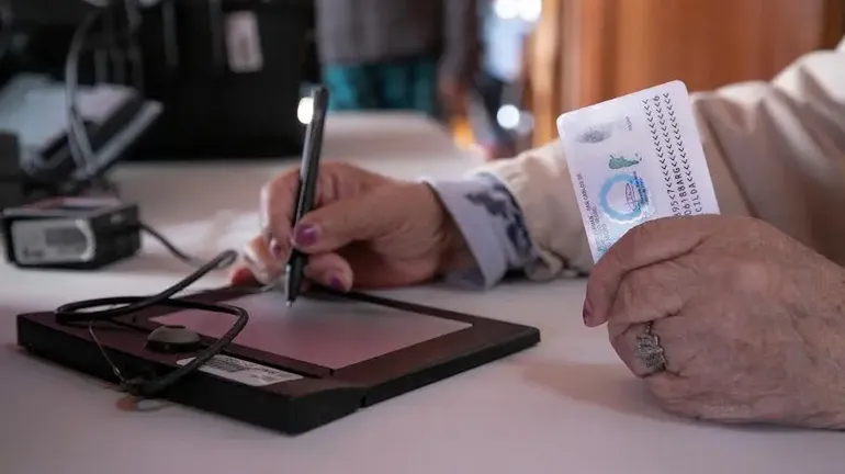 La Justicia ordenó suprimir el apellido paterno y dispuso que la adolescente quede registrada únicamente con el apellido materno.