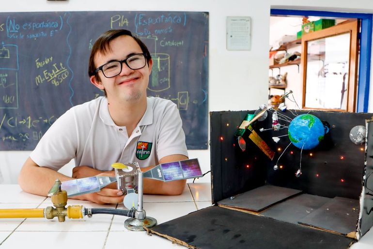 Lucas propone qué hacer con la chatarra espacial