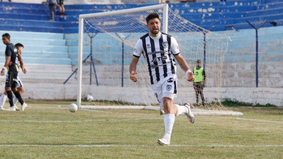 Zárate festeja el gol del empate tras un inicio desfavorable.