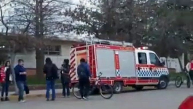 Por una amenaza de bomba al 911, evacuaron todas las sedes de la Universidad Nacional de Río Negro 
