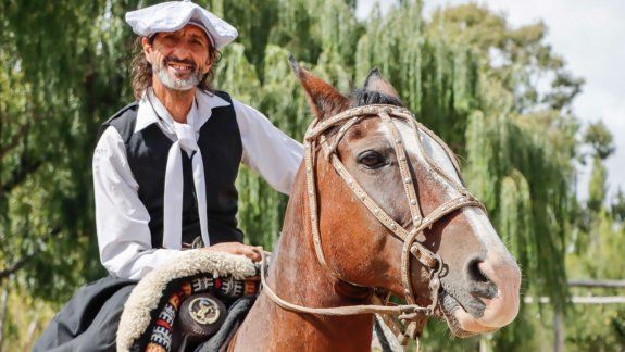 La historia del gaucho que va de Oro a Cipo a caballo y emociona