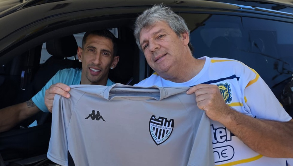 Carlos junto al campeón del Mundo, Ángel Di María,&nbsp;