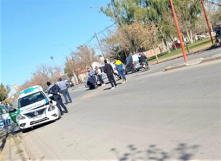 Escapaba, se chocó hasta a un patrullero y fue detenido en La Plata al 900