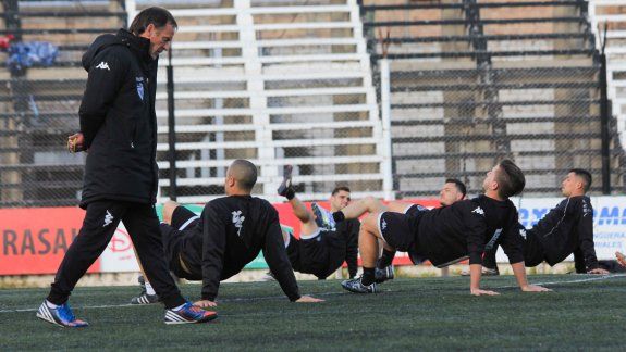 Homann tiene una semana larga para preparar el partido ante Sansinena en General Cerri y suma variantes.