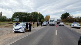 Cinco hombres fueron detenidos por el delito de resistencia a la autoridad. Foto: Gentileza.