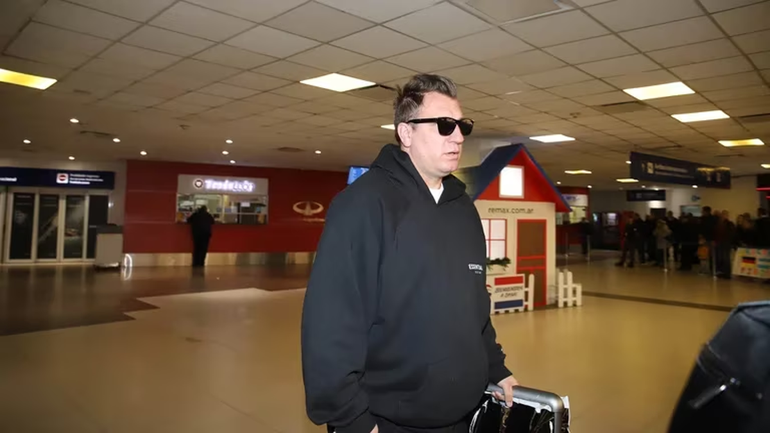 Maxi López llegó en medio del hermetismo por la salud de Wanda Nara