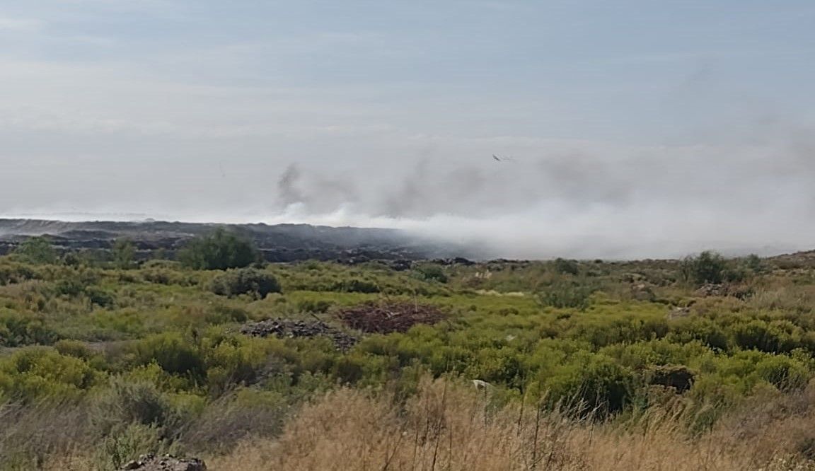 Un mes de fuego y humaredas en el basural municipal