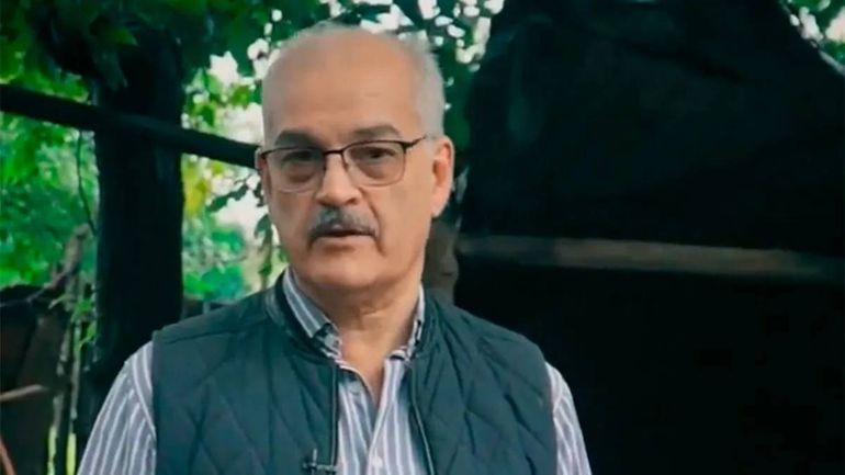 Frontal y polémico spot de un candidato tucumano sobre los baños