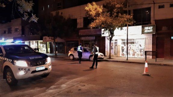 Secuestran autos para evitar que la gente salga a pasear