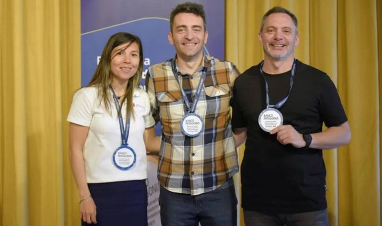 Alejandro Philbert presentó Athos Gin y obtuvo el primer premio. Alejandro Philbert presentó Athos Gin y obtuvo el primer premio.