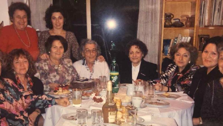 Cora y compa&ntilde;eras de Por un mundo mejor. Foto: archivo familia Rubina.