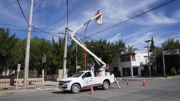 El Municipio comenzó a notificar a los frentistas que ya cuentan con luminaria pública led, sobre el pago correspondiente.