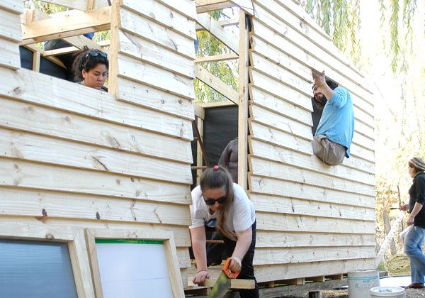 Voluntarios construyeron seis casas
