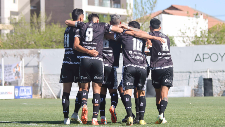 Cipolletti está de festejo por su aniversario y también por el pase a octavos de final. Foto: Anahí Cárdena&nbsp;