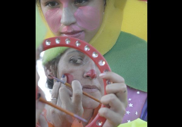 Vibrante festejo del primer día del Carnaval
